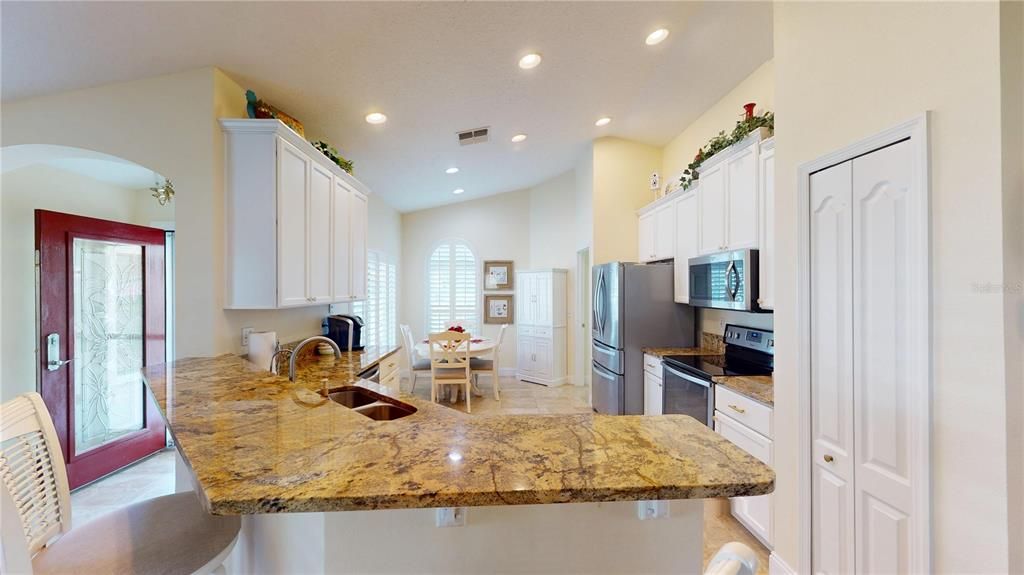 На продажу: $349,900 (2 спален, 2 ванн, 1260 Квадратных фут)