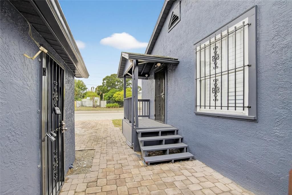 待售: $550,000 (0 贝兹, 0 浴室, 918 平方英尺)