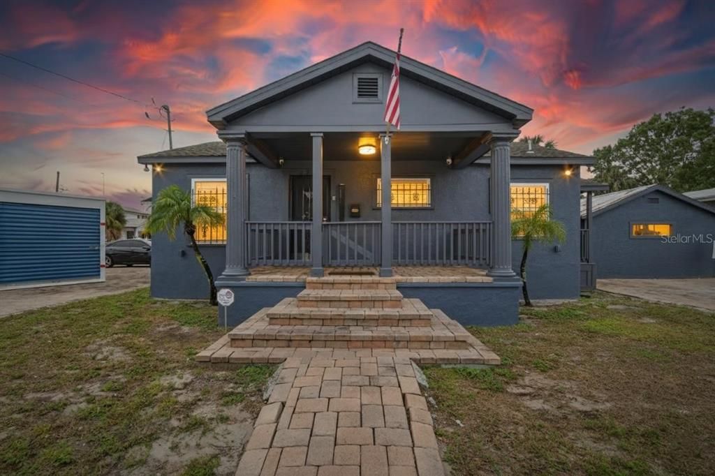 待售: $550,000 (0 贝兹, 0 浴室, 918 平方英尺)