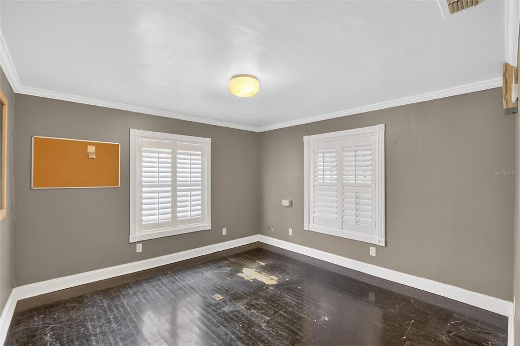 待售: $550,000 (0 贝兹, 0 浴室, 918 平方英尺)