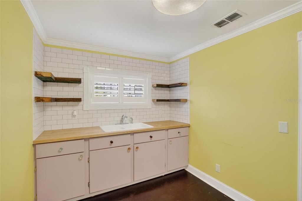 待售: $550,000 (0 贝兹, 0 浴室, 918 平方英尺)