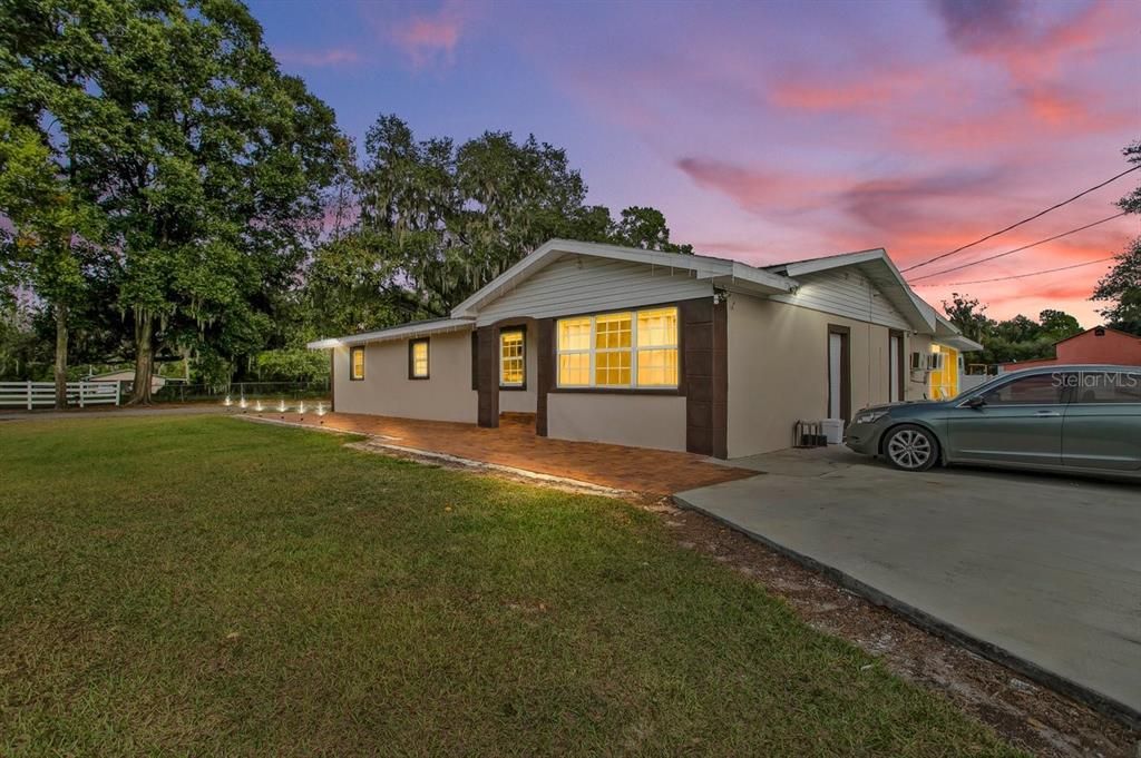 For Sale: $500,000 (5 beds, 5 baths, 1672 Square Feet)