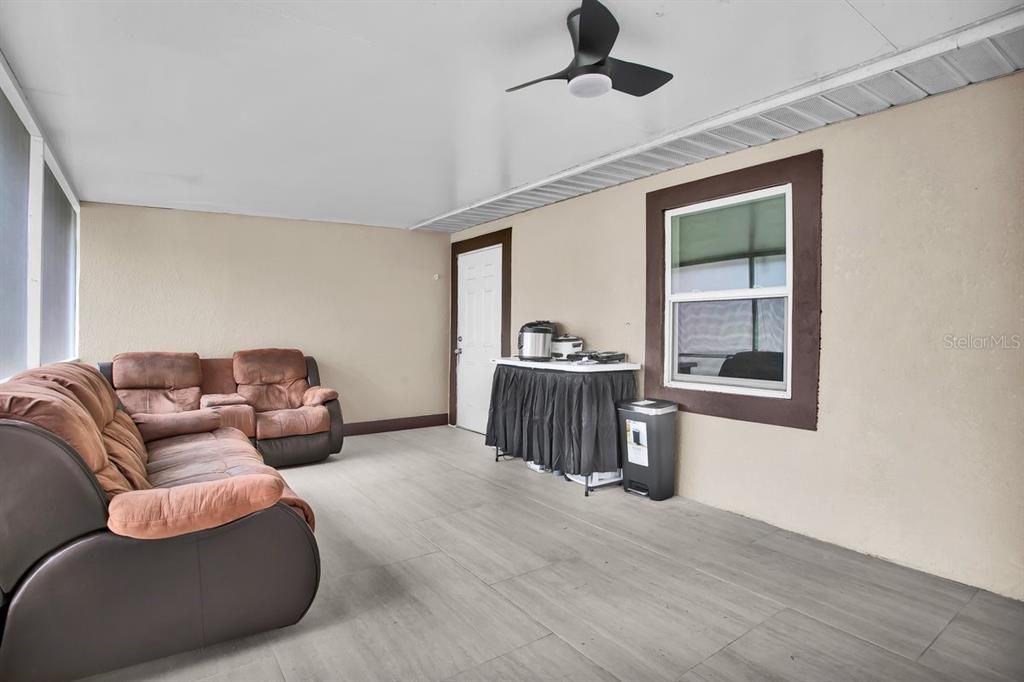 For Sale: $500,000 (5 beds, 5 baths, 1672 Square Feet)