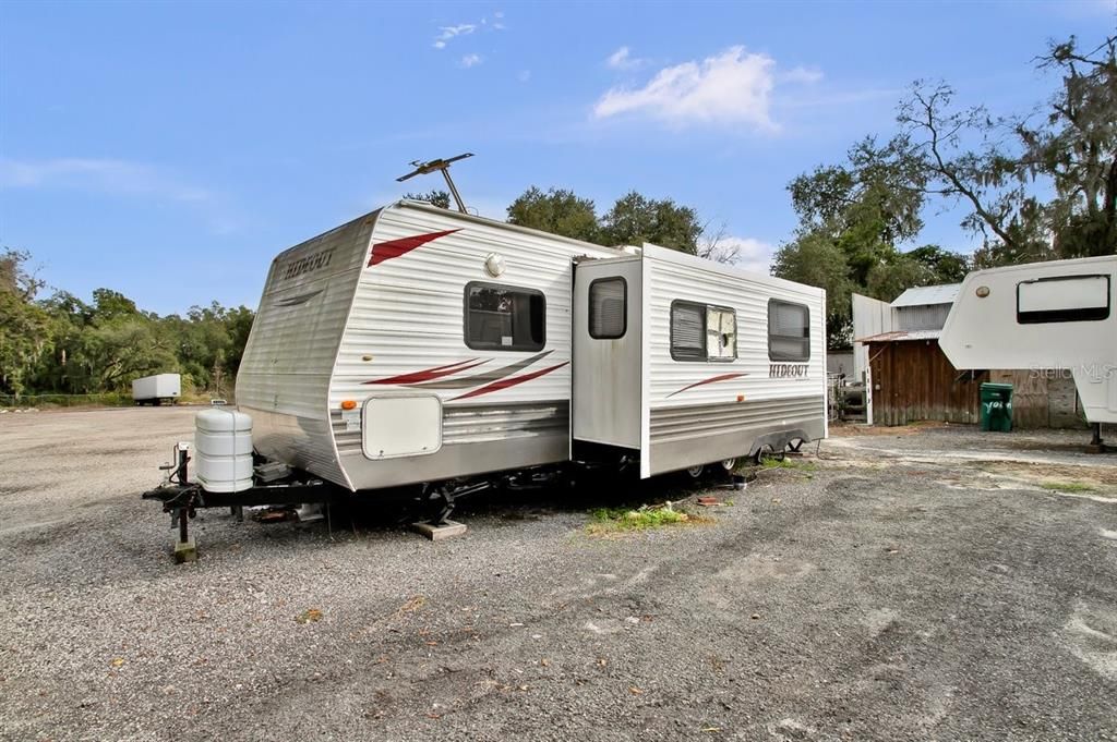 For Sale: $500,000 (5 beds, 5 baths, 1672 Square Feet)