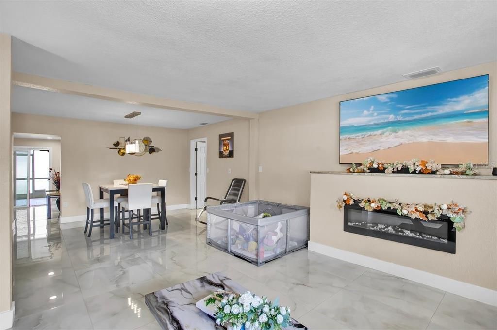 For Sale: $500,000 (5 beds, 5 baths, 1672 Square Feet)