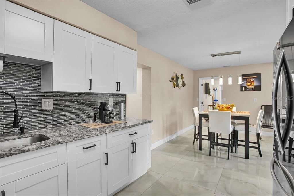 For Sale: $500,000 (5 beds, 5 baths, 1672 Square Feet)