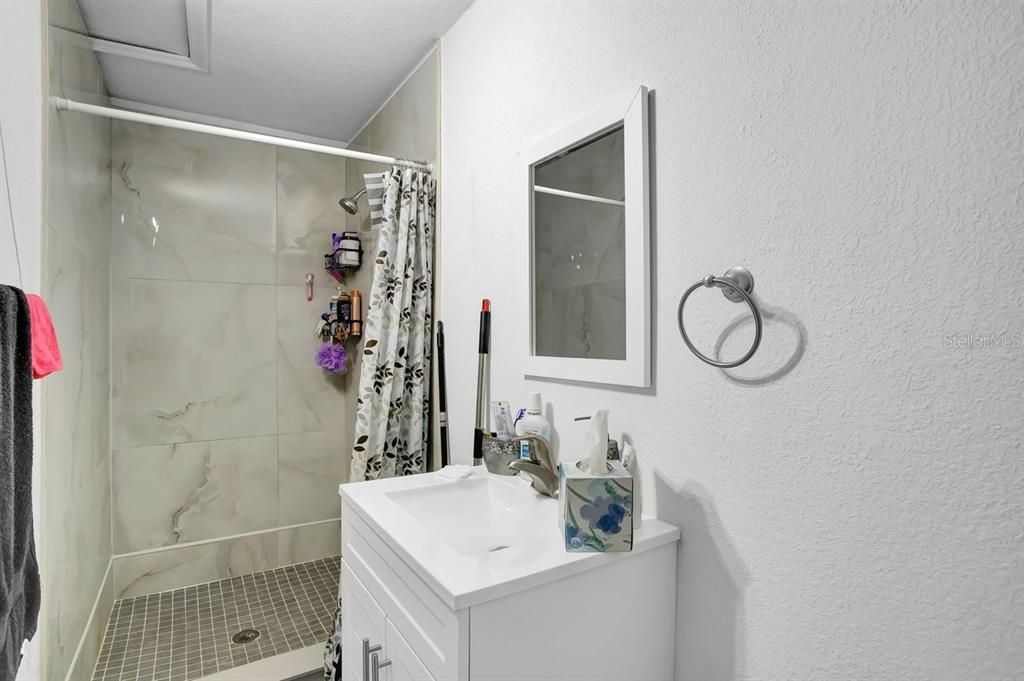 For Sale: $500,000 (5 beds, 5 baths, 1672 Square Feet)