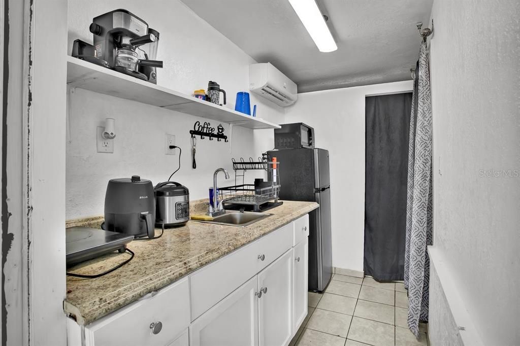 For Sale: $500,000 (5 beds, 5 baths, 1672 Square Feet)