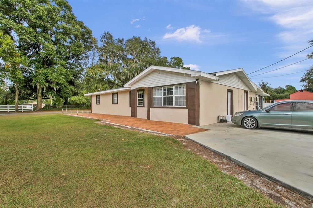 For Sale: $500,000 (5 beds, 5 baths, 1672 Square Feet)