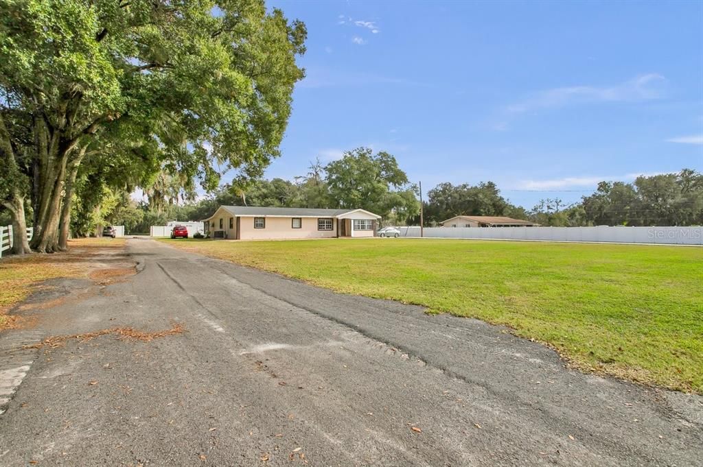 For Sale: $500,000 (5 beds, 5 baths, 1672 Square Feet)