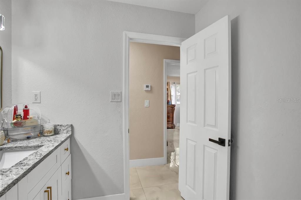 For Sale: $500,000 (5 beds, 5 baths, 1672 Square Feet)