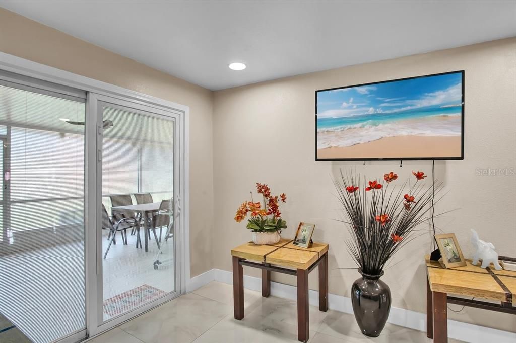 For Sale: $500,000 (5 beds, 5 baths, 1672 Square Feet)