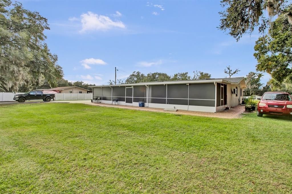 For Sale: $500,000 (5 beds, 5 baths, 1672 Square Feet)