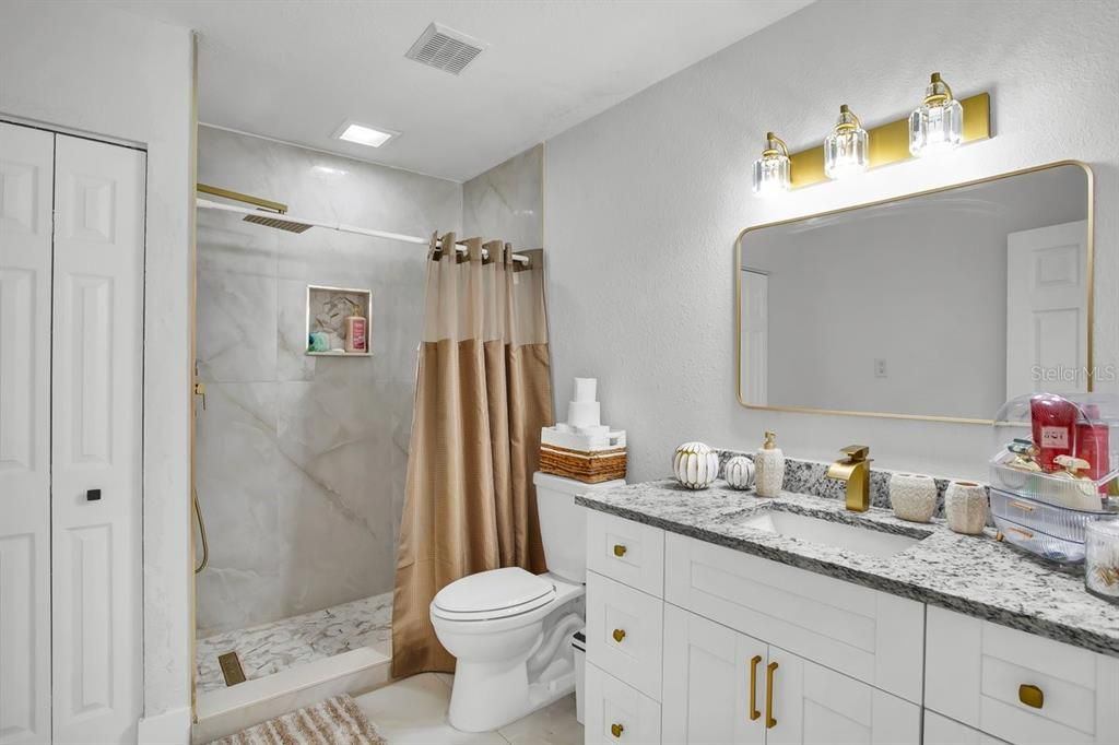 For Sale: $500,000 (5 beds, 5 baths, 1672 Square Feet)