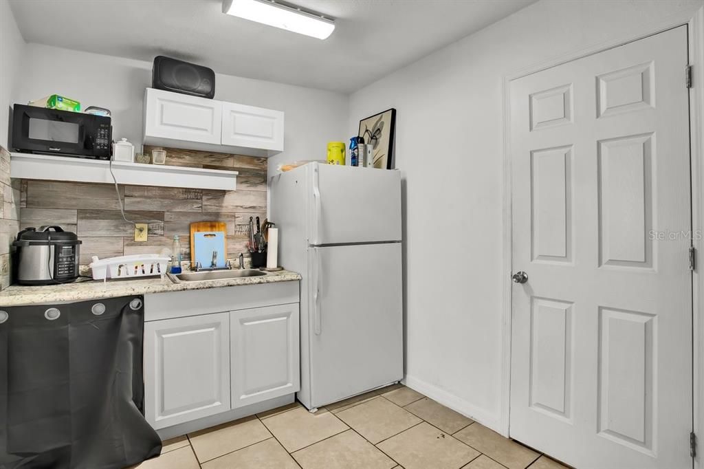 For Sale: $500,000 (5 beds, 5 baths, 1672 Square Feet)