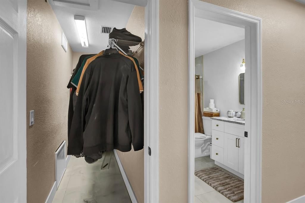 For Sale: $500,000 (5 beds, 5 baths, 1672 Square Feet)