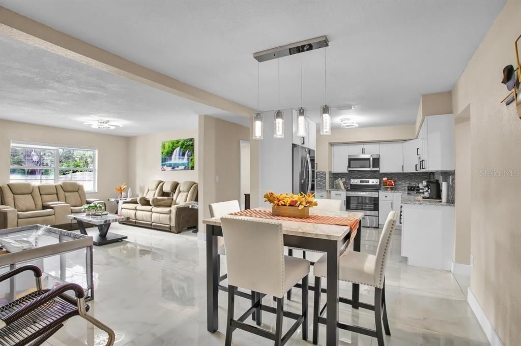 For Sale: $500,000 (5 beds, 5 baths, 1672 Square Feet)