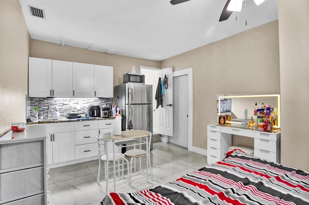 For Sale: $500,000 (5 beds, 5 baths, 1672 Square Feet)