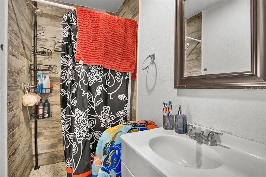 For Sale: $500,000 (5 beds, 5 baths, 1672 Square Feet)