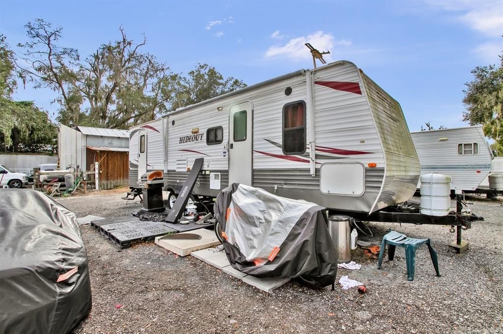 For Sale: $500,000 (5 beds, 5 baths, 1672 Square Feet)