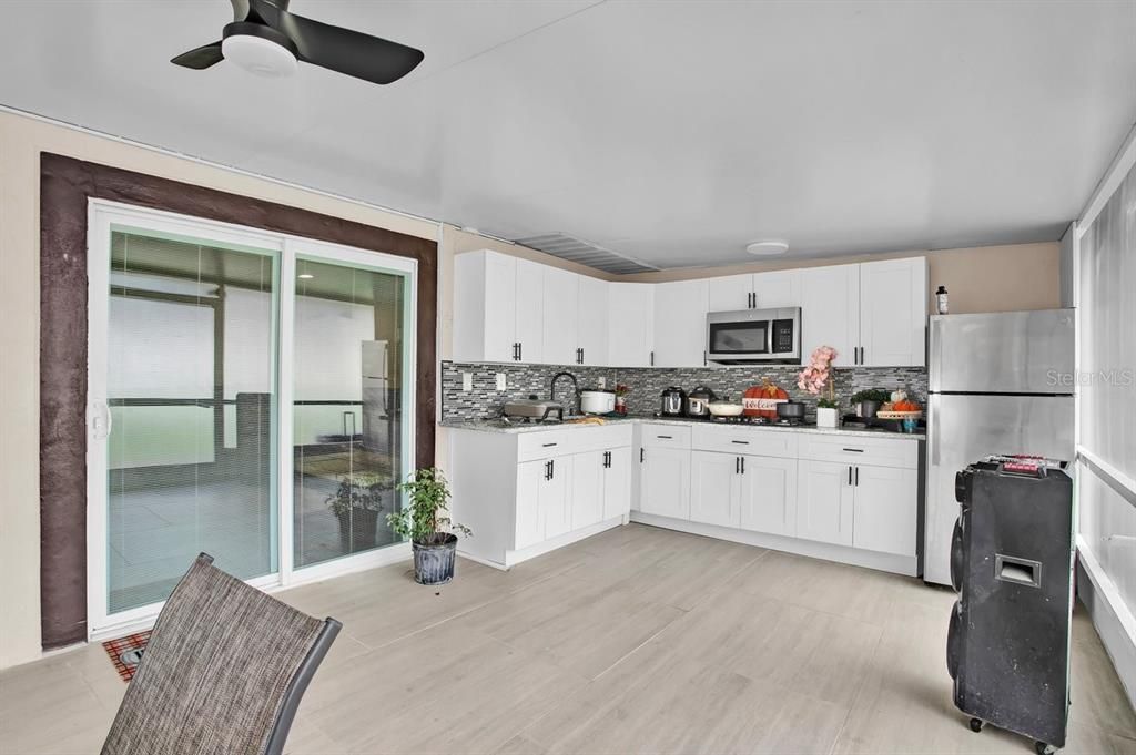 For Sale: $500,000 (5 beds, 5 baths, 1672 Square Feet)