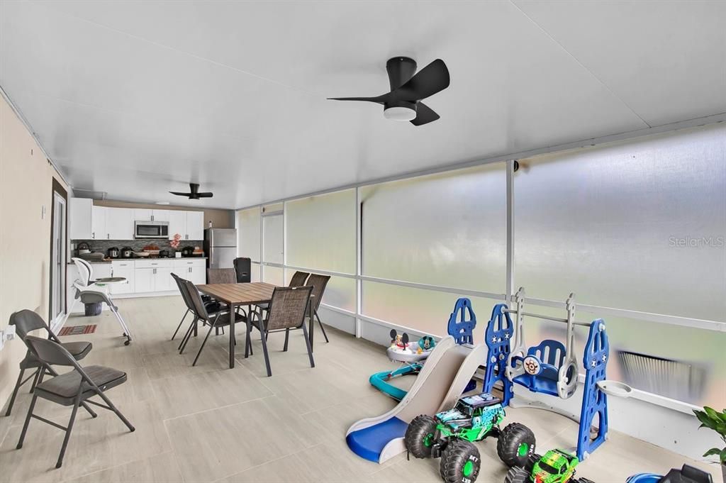 For Sale: $500,000 (5 beds, 5 baths, 1672 Square Feet)