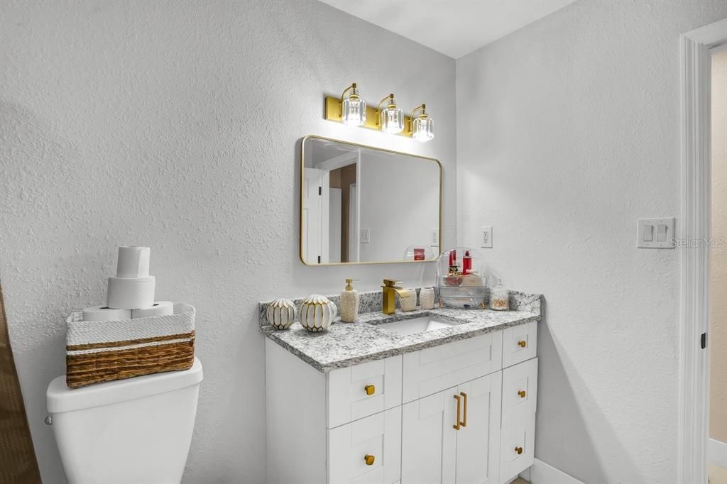 For Sale: $500,000 (5 beds, 5 baths, 1672 Square Feet)