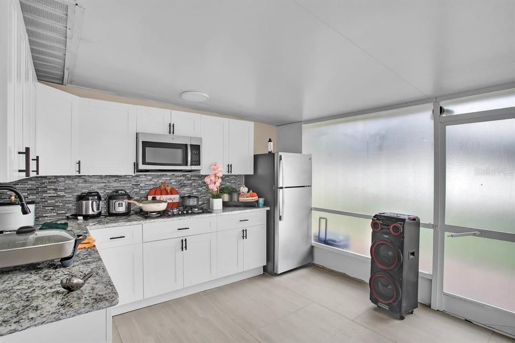 For Sale: $500,000 (5 beds, 5 baths, 1672 Square Feet)