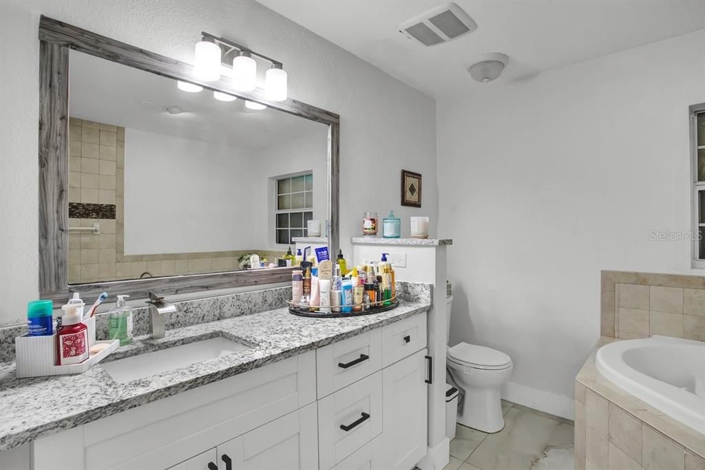 For Sale: $500,000 (5 beds, 5 baths, 1672 Square Feet)