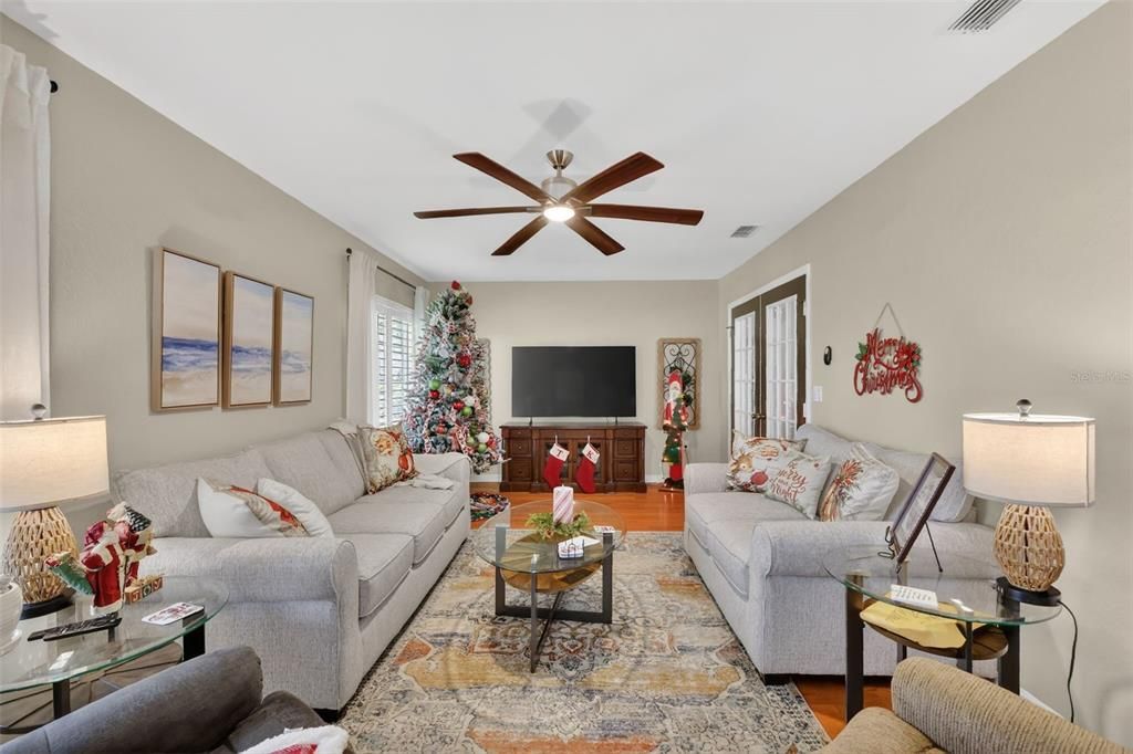 En Venta: $325,000 (2 camas, 2 baños, 1858 Pies cuadrados)