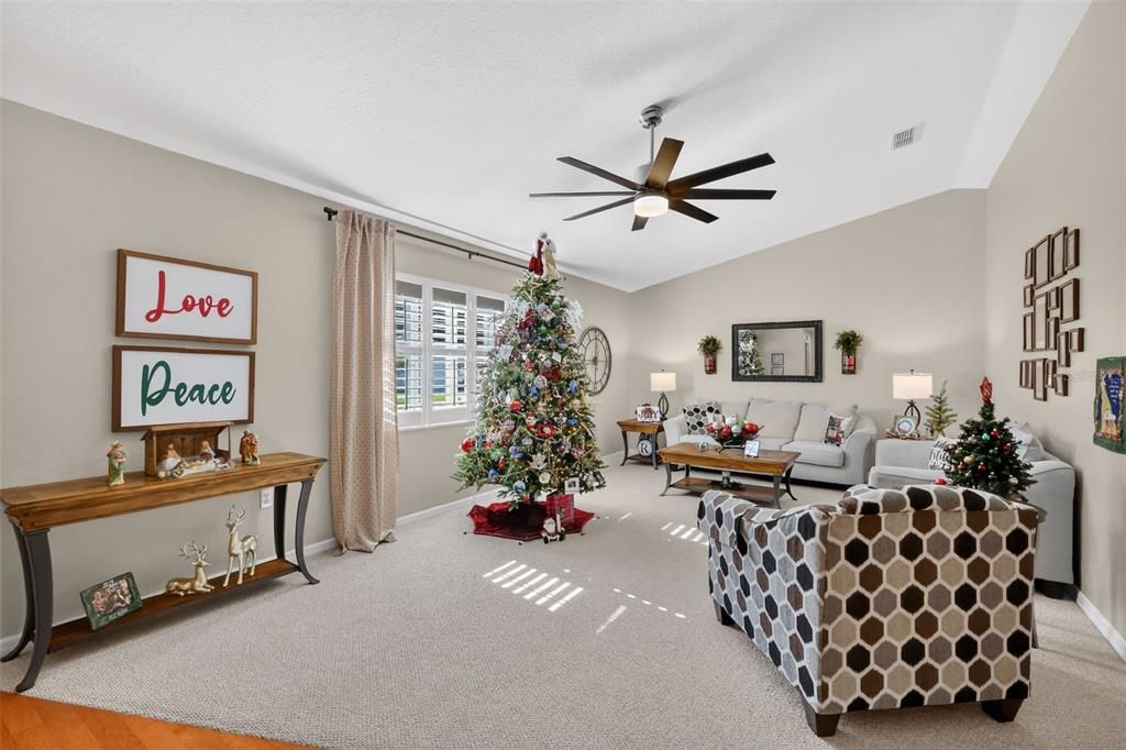 En Venta: $325,000 (2 camas, 2 baños, 1858 Pies cuadrados)