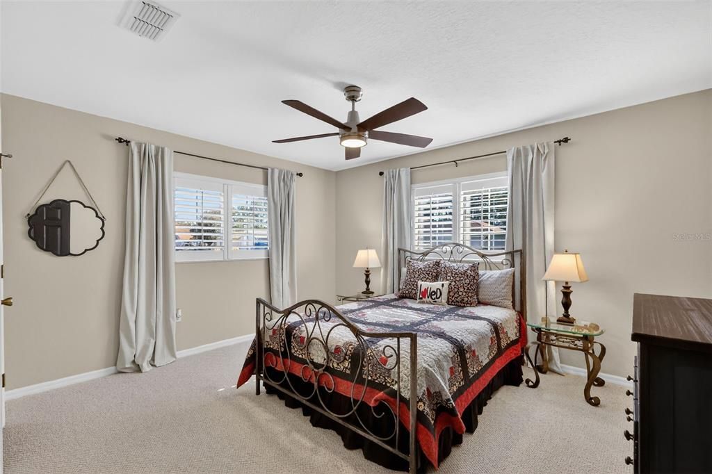 En Venta: $325,000 (2 camas, 2 baños, 1858 Pies cuadrados)