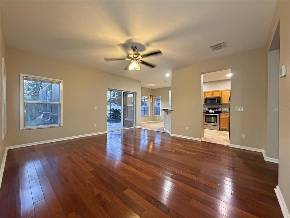 En Venta: $579,990 (5 camas, 3 baños, 2782 Pies cuadrados)