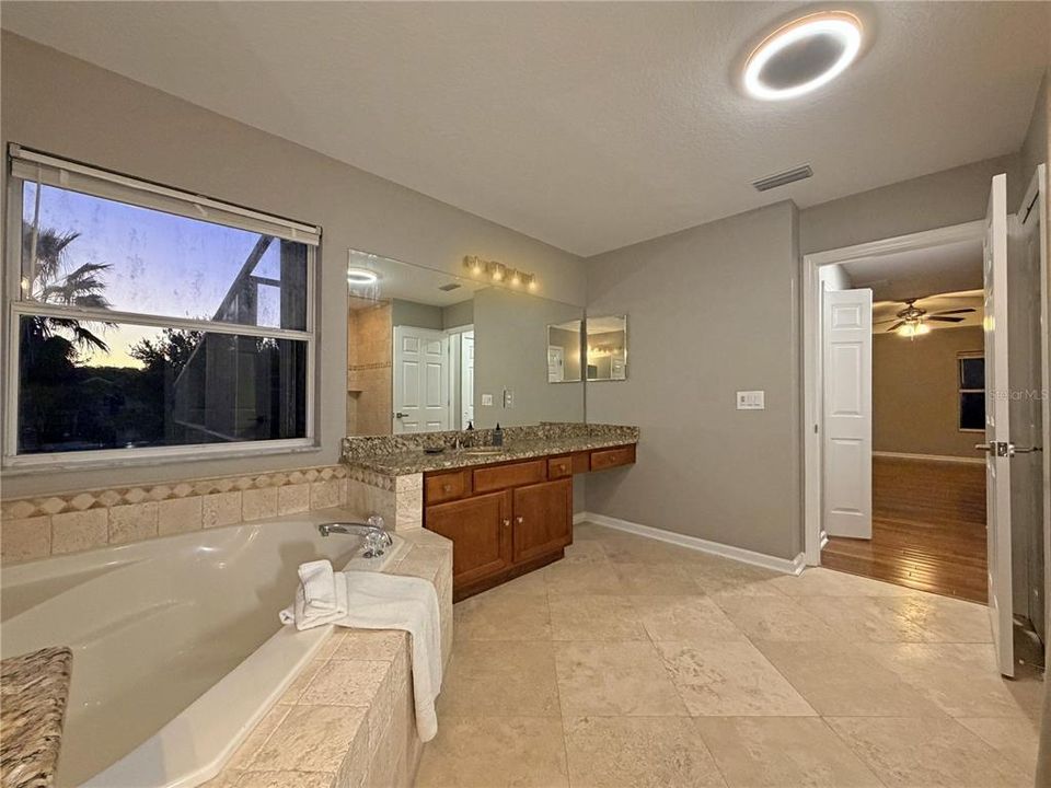 En Venta: $579,990 (5 camas, 3 baños, 2782 Pies cuadrados)