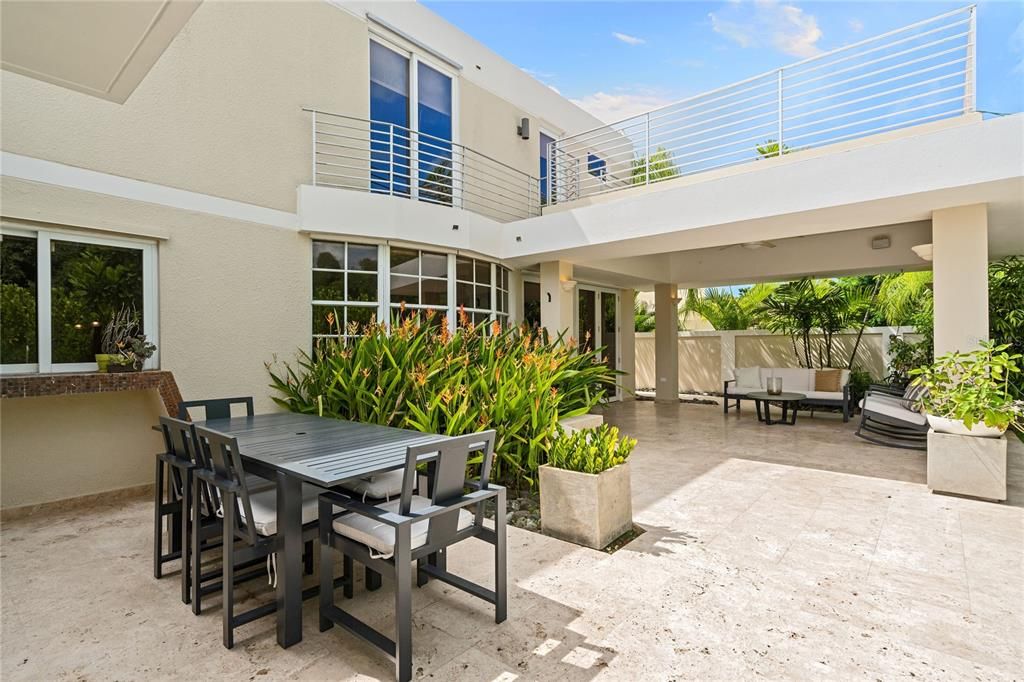 En Renta: $8,800 (5 camas, 4 baños, 3389 Pies cuadrados)