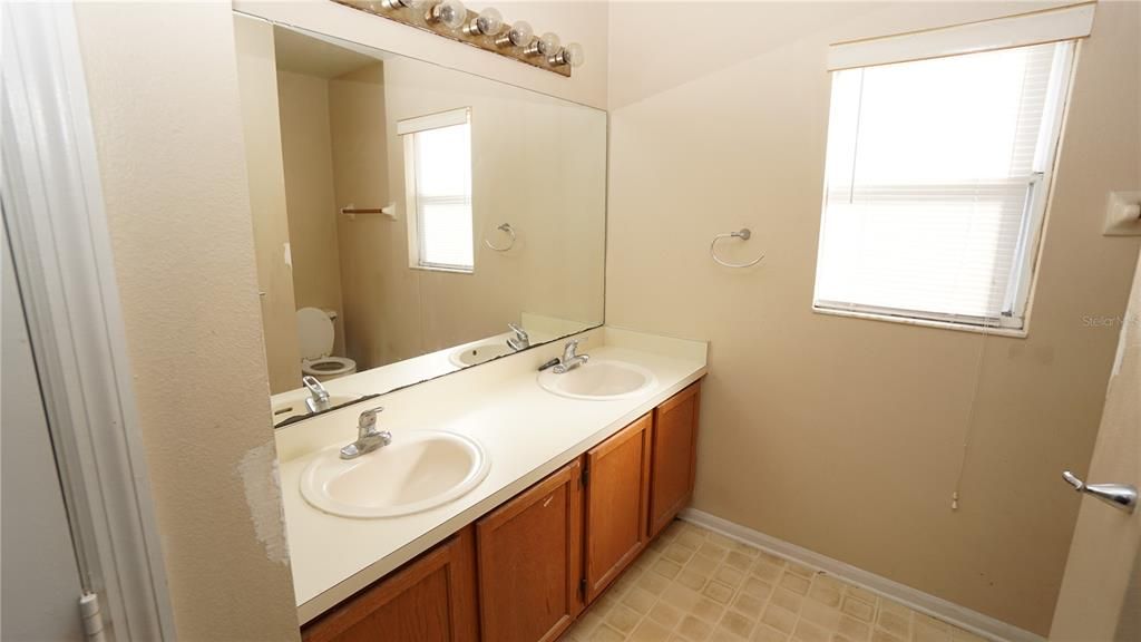 На продажу: $325,000 (3 спален, 2 ванн, 1789 Квадратных фут)