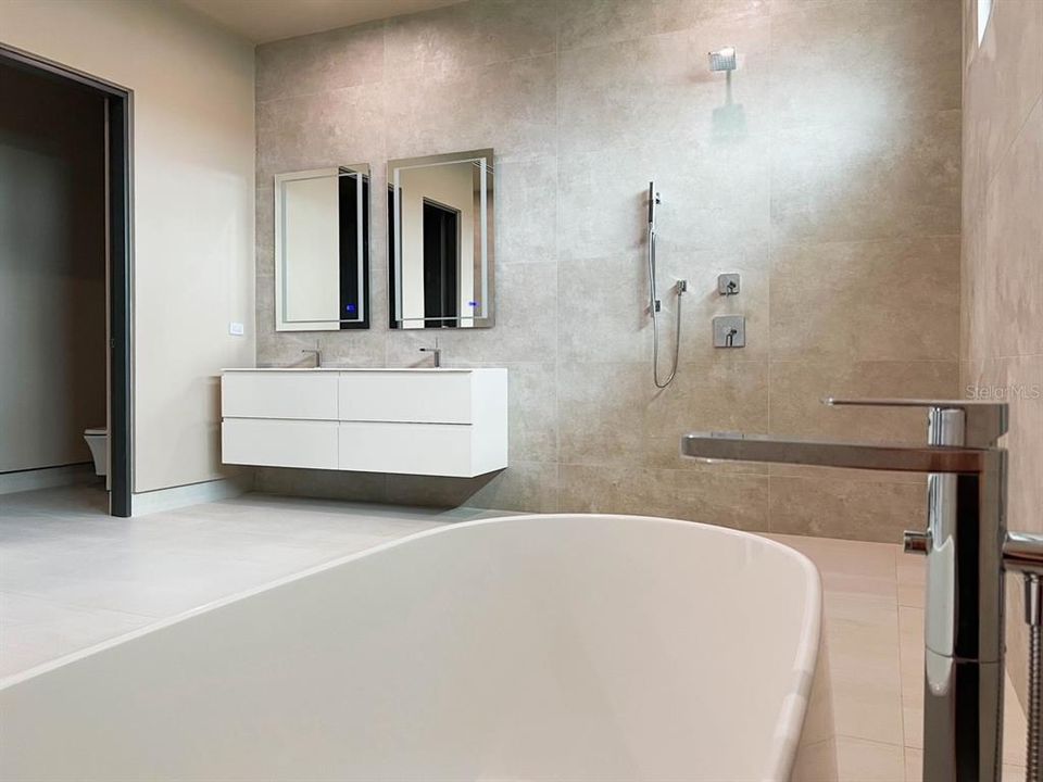 待售: $9,595,000 (5 贝兹, 5 浴室, 7700 平方英尺)