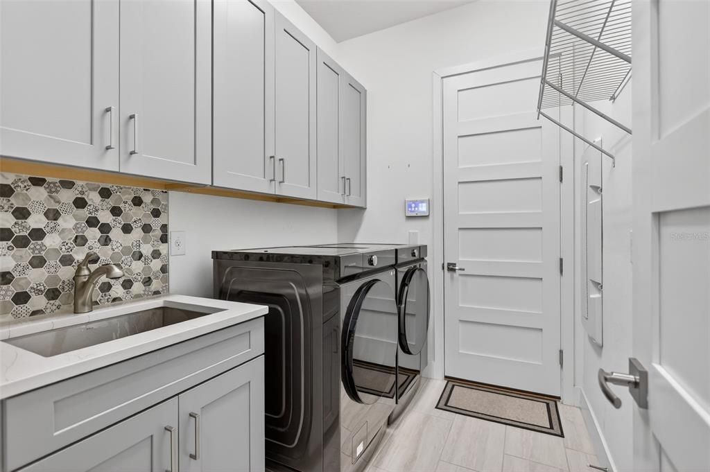 待售: $799,999 (3 贝兹, 2 浴室, 2230 平方英尺)