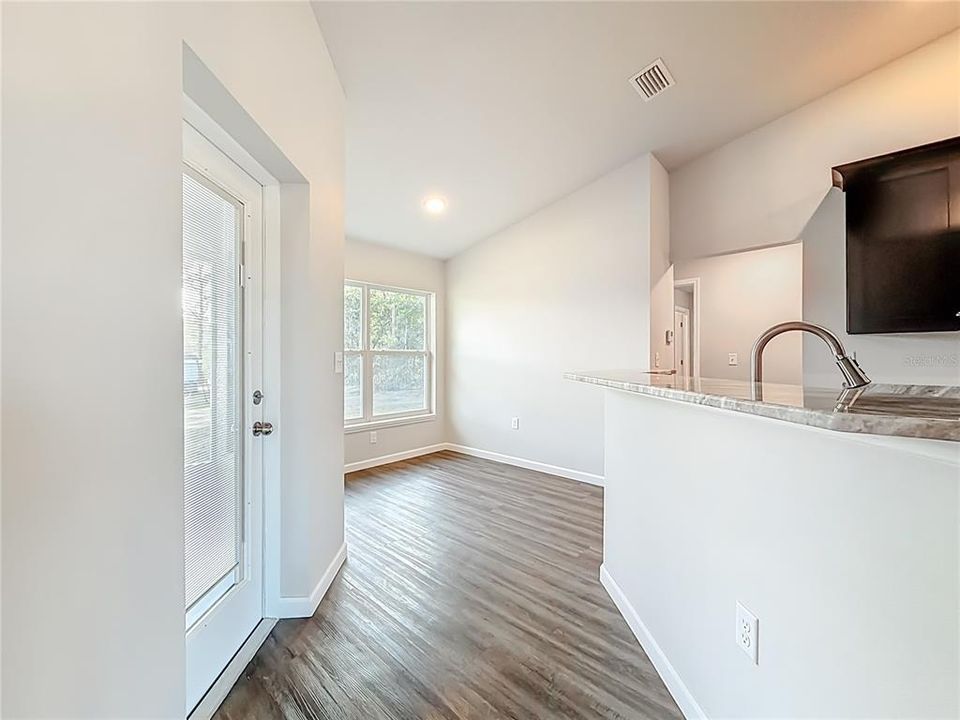 待售: $319,900 (3 贝兹, 2 浴室, 1459 平方英尺)