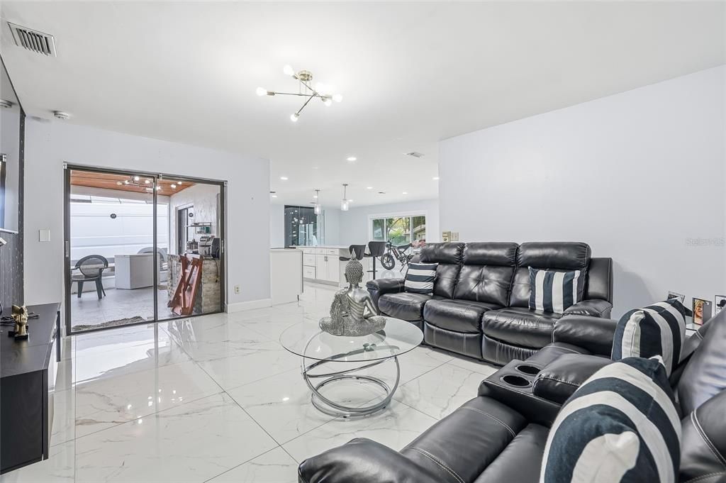 На продажу: $600,000 (4 спален, 2 ванн, 1484 Квадратных фут)