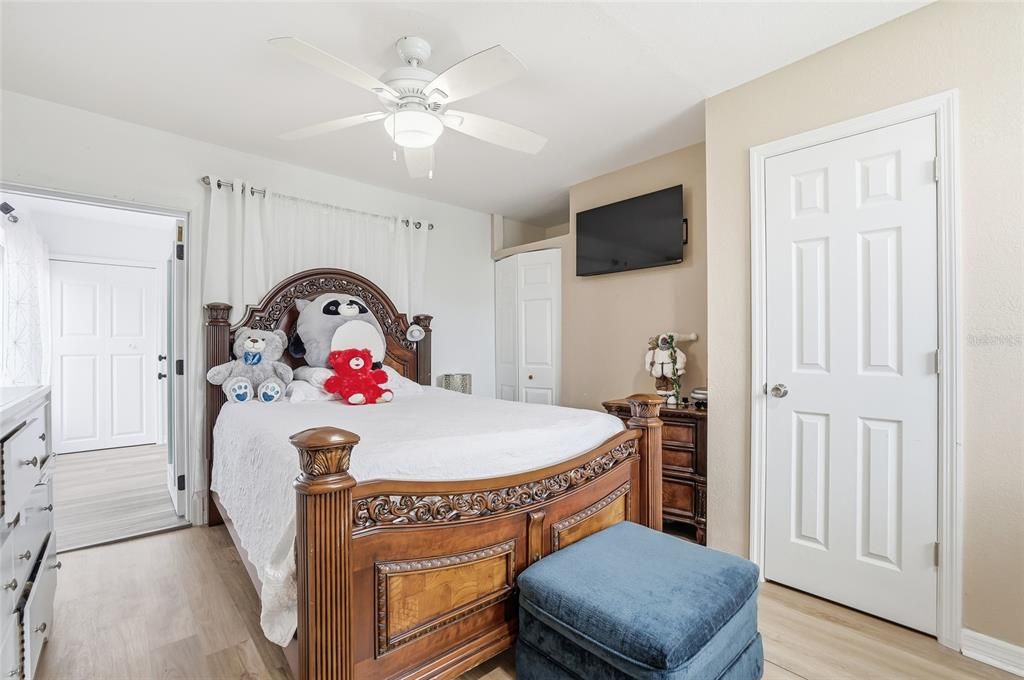 На продажу: $600,000 (4 спален, 2 ванн, 1484 Квадратных фут)