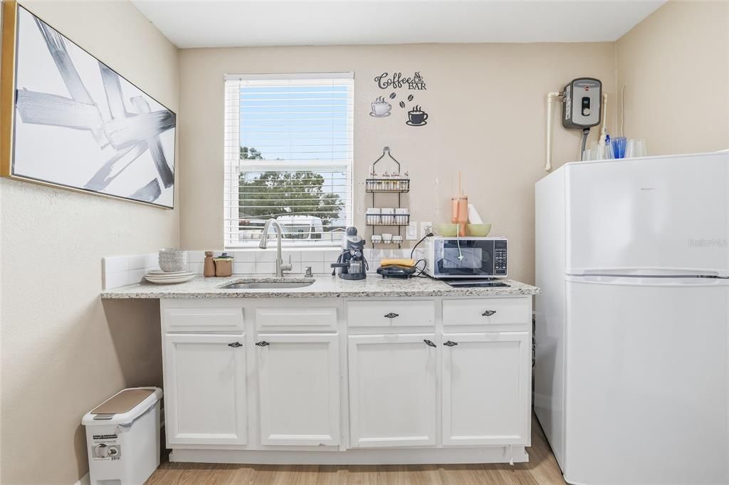 На продажу: $600,000 (4 спален, 2 ванн, 1484 Квадратных фут)