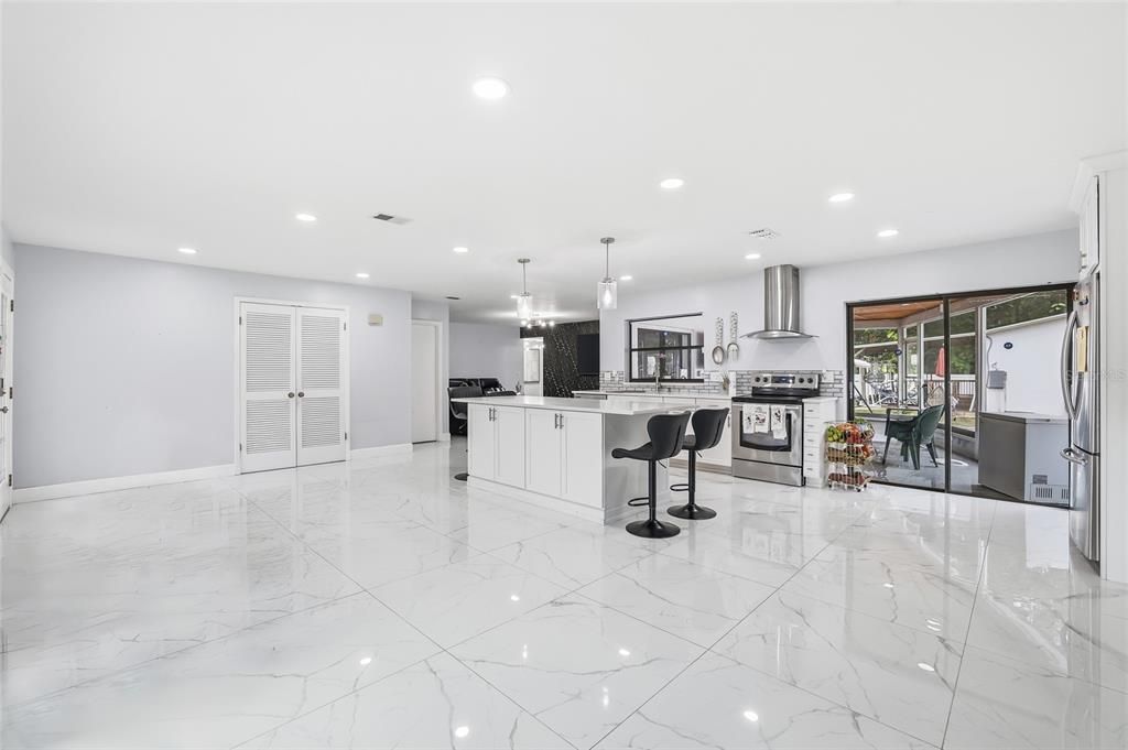 На продажу: $600,000 (4 спален, 2 ванн, 1484 Квадратных фут)