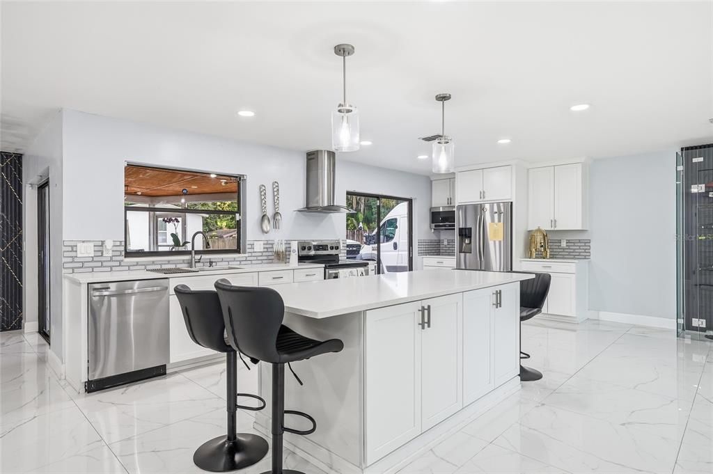 На продажу: $600,000 (4 спален, 2 ванн, 1484 Квадратных фут)