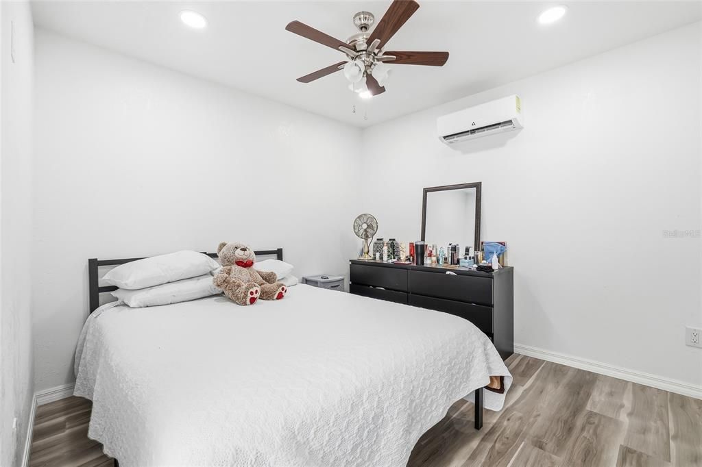 На продажу: $600,000 (4 спален, 2 ванн, 1484 Квадратных фут)