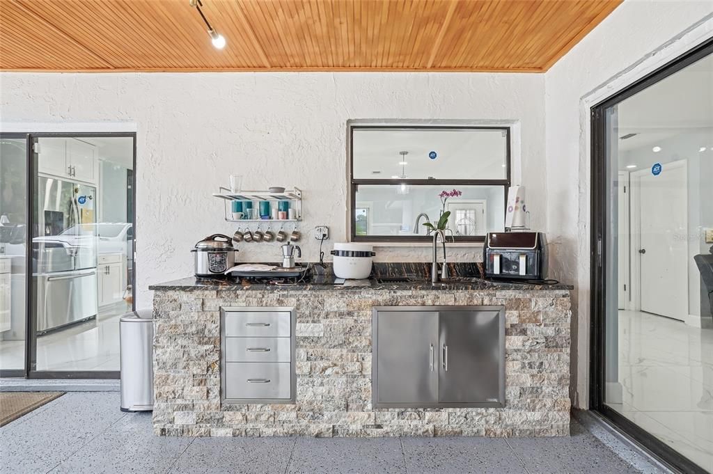 На продажу: $600,000 (4 спален, 2 ванн, 1484 Квадратных фут)