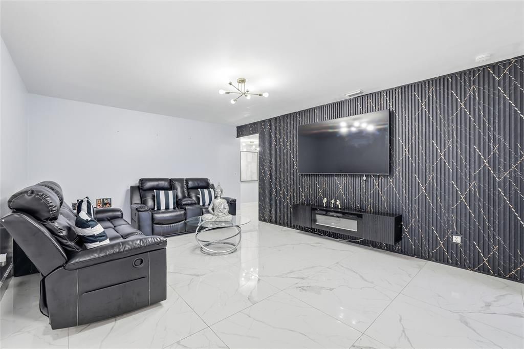 На продажу: $600,000 (4 спален, 2 ванн, 1484 Квадратных фут)