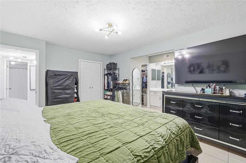 На продажу: $600,000 (4 спален, 2 ванн, 1484 Квадратных фут)