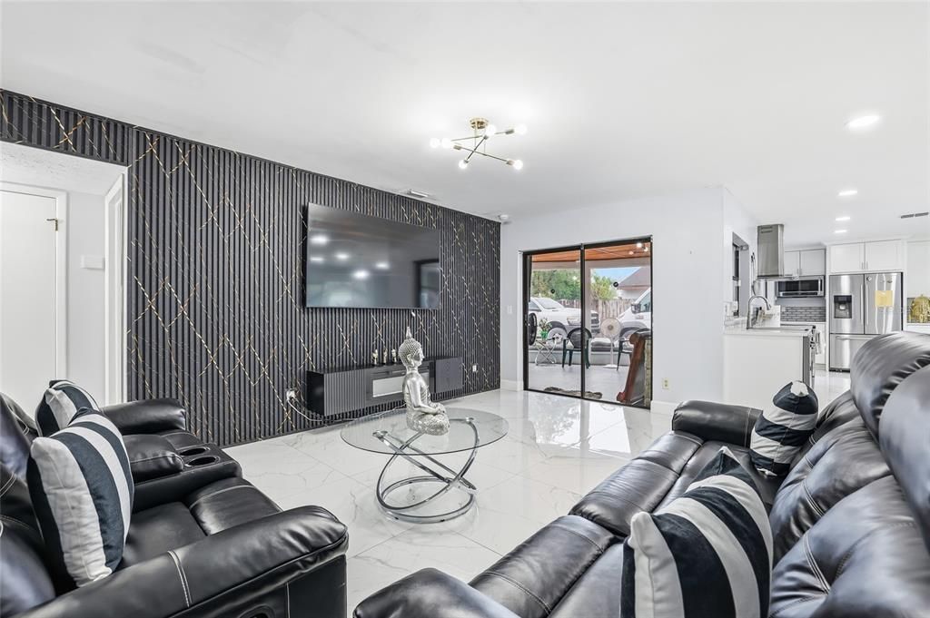 На продажу: $600,000 (4 спален, 2 ванн, 1484 Квадратных фут)