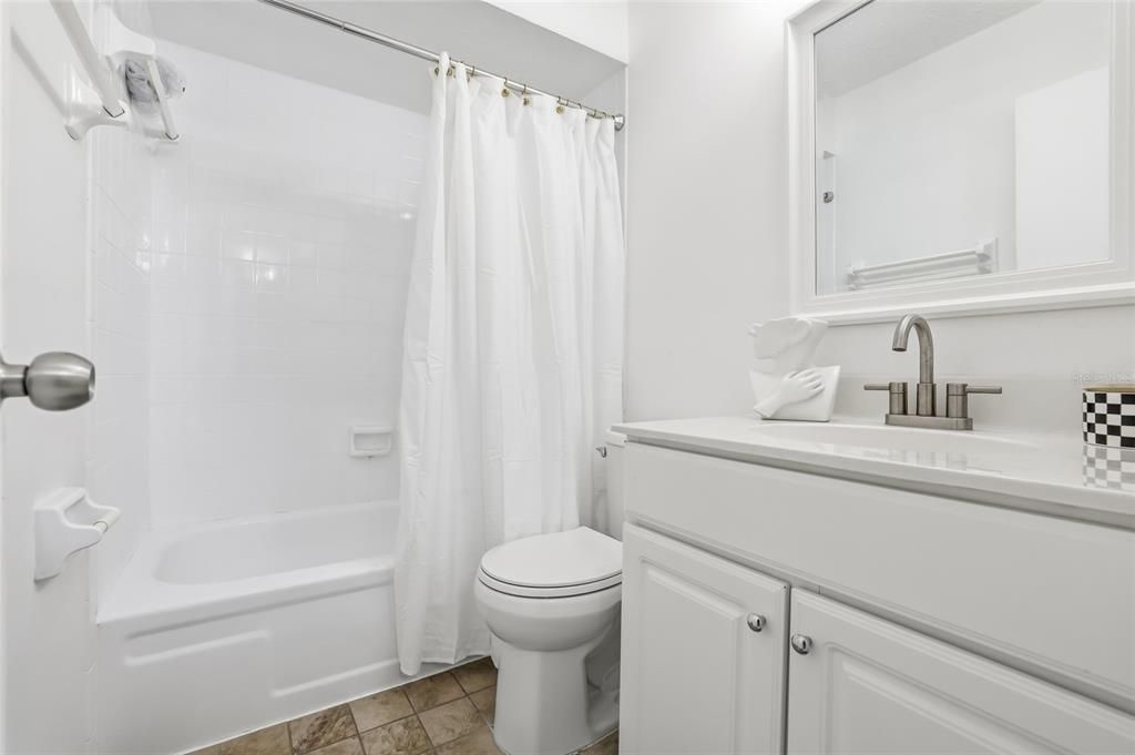 На продажу: $600,000 (4 спален, 2 ванн, 1484 Квадратных фут)